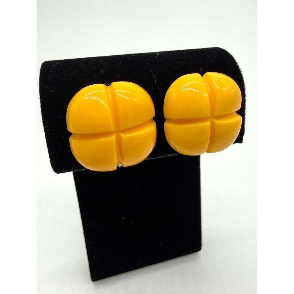 Vintage 1940s Butterscotch Bakelite Clip-On Carved Yellow Earrings